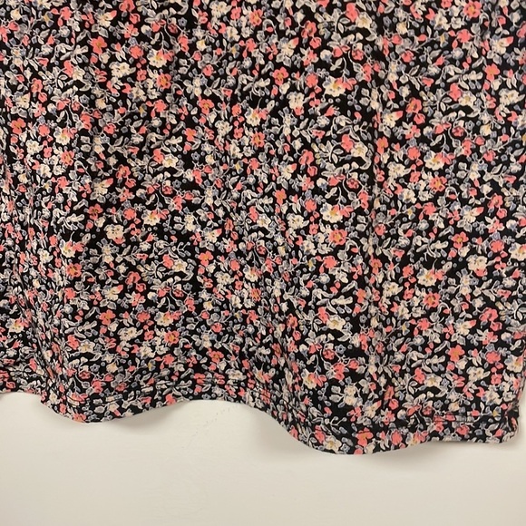 GAP Women's pink & gray floral on black  short sleeve crewneck Tee/ top, L - Picture 6 of 6